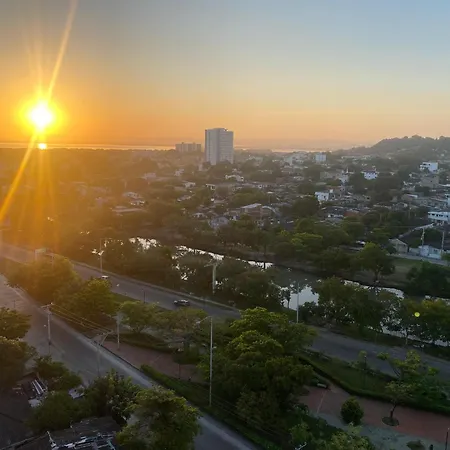 En Crespo Con Vista Al Mar Y Ciudad Apartamento